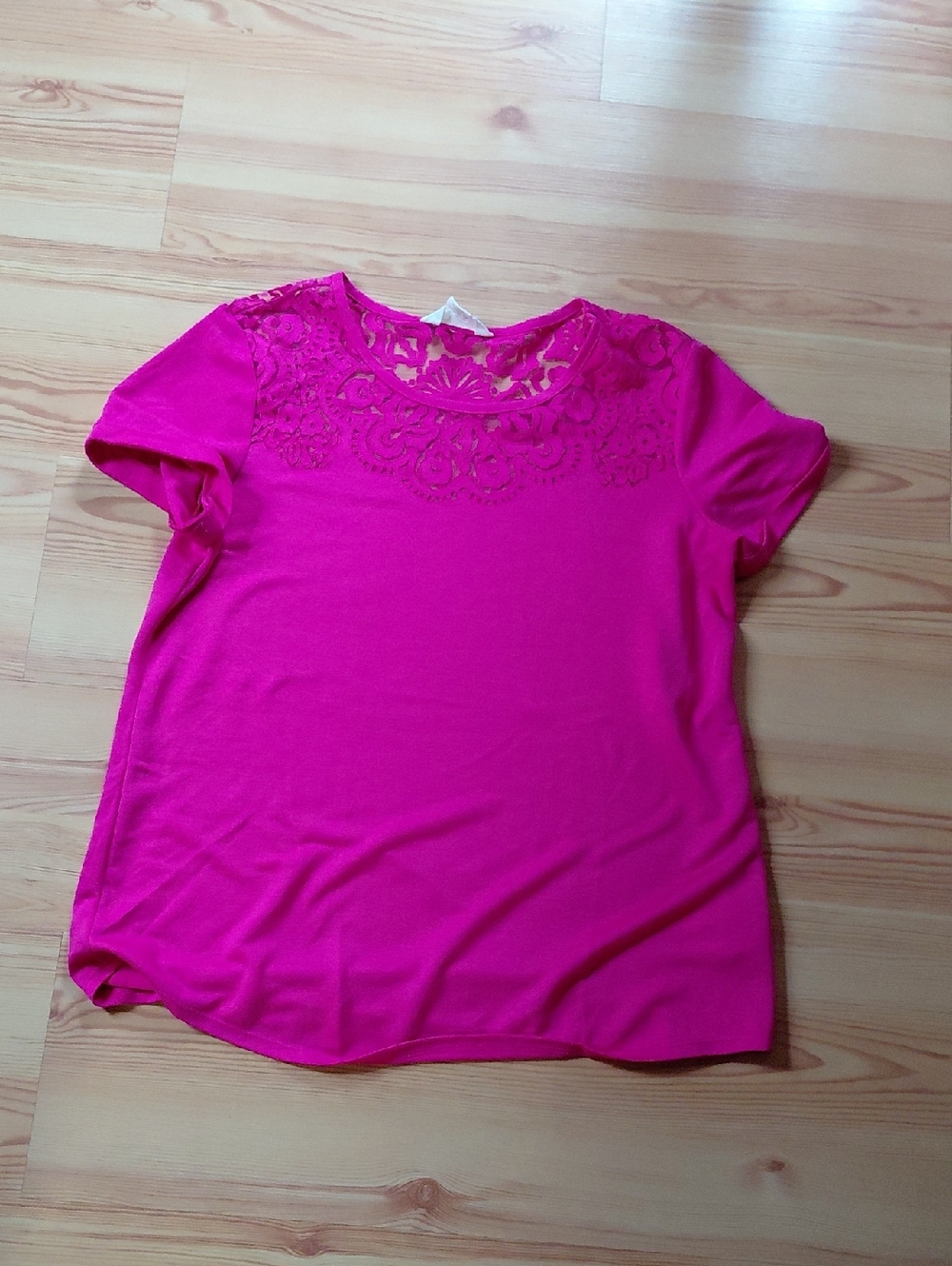 Women’s Fuchsia Lace Yoke Short Sleeve Top